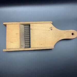 Vintage T&D #605 Primitive Handheld Wood And Metal Vegetable Cabbage Slicer
